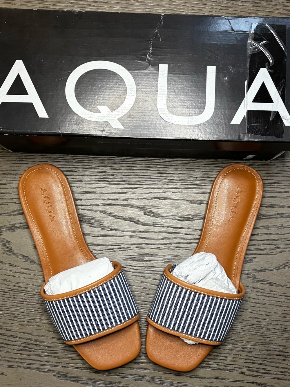 AQUA DYLN Navy Multi Striped Slide Sandals Size 7 Bloomingdale’s Exclusive NIB